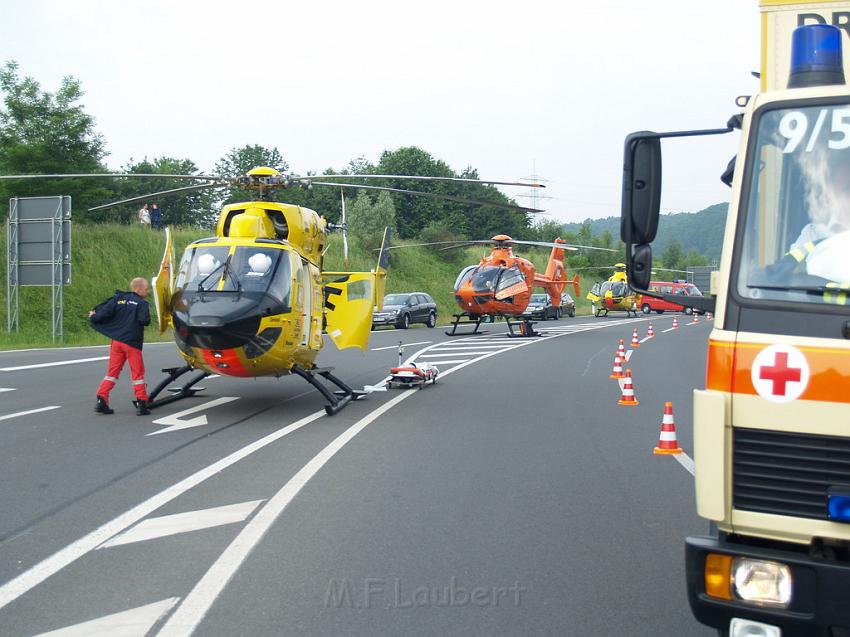 Schwerer Unfall mit Reisebus Lohmar Donrather Dreieck P114.JPG